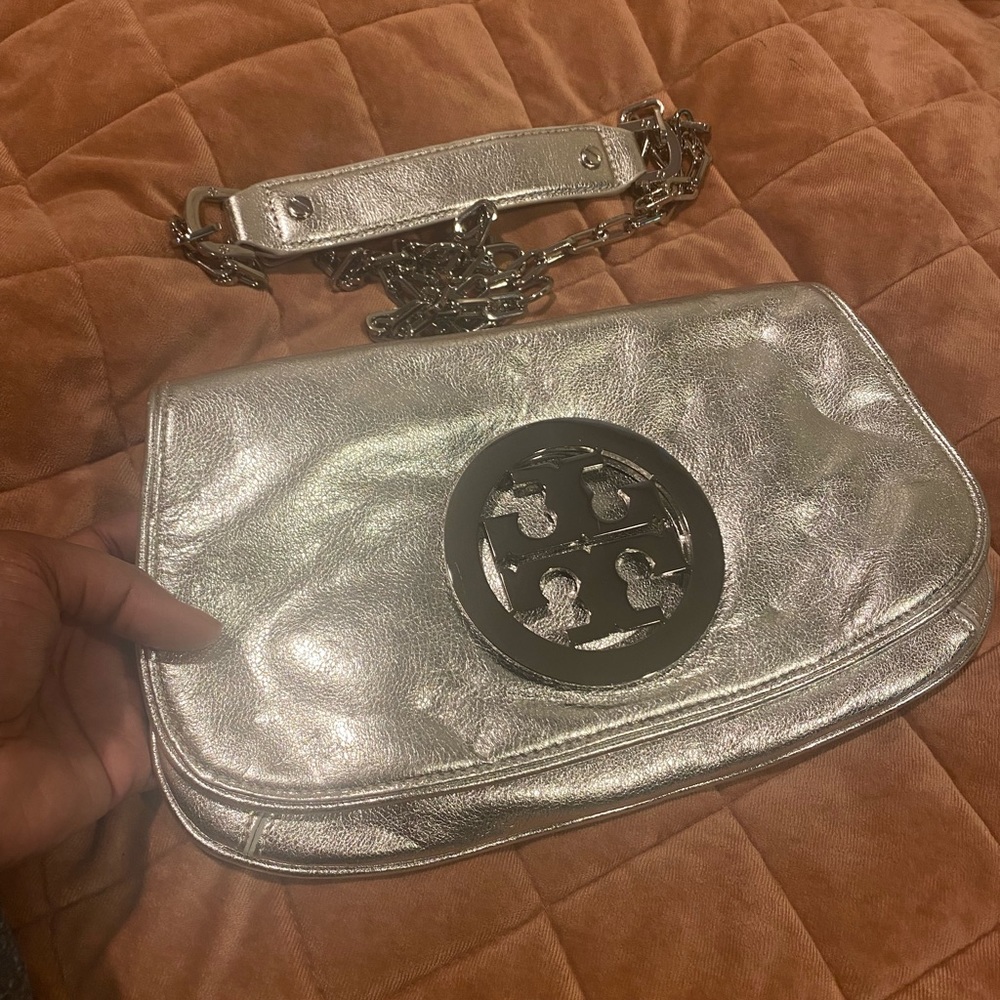 Silver Tory Burch bag ONLY wore once detachable Chain